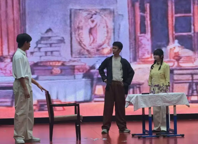 以青春之名  赴经典之约——北京十二中高一学生话剧《雷雨》演出圆满落幕