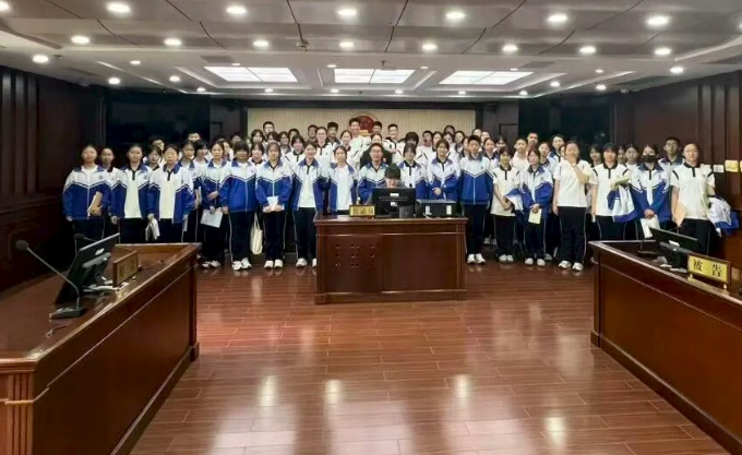 法治浸润青春  初心护航成长 ——北京十二中科丰校区入团积极分子走进丰台法院