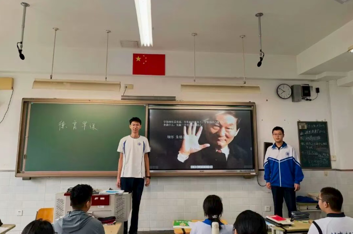 新秋启程  笃行明志——北京十二中高二年级新学期首次德育早课纪实